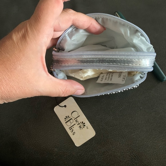 Silver toned clutch - Picture 3 of 4